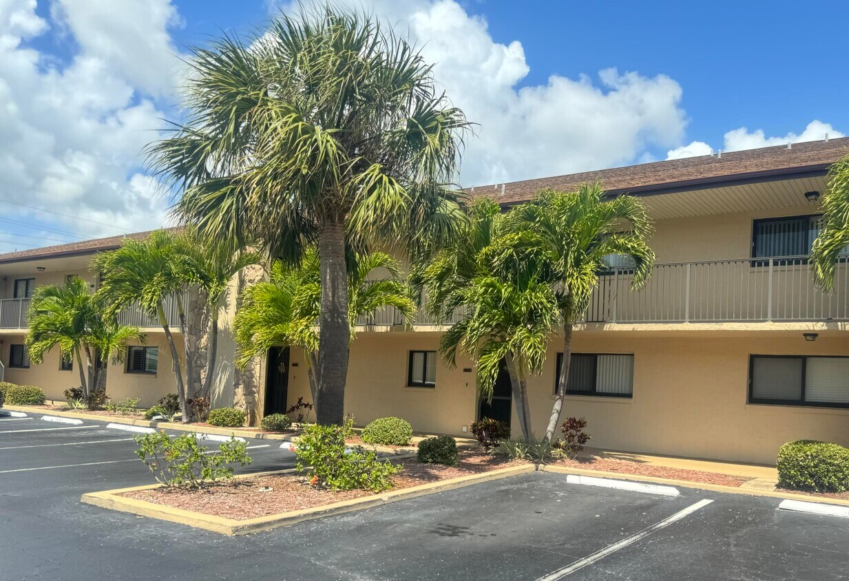 3180 N Atlantic Ave Unit B104, Cocoa Beach, FL 32931 Condo for Rent