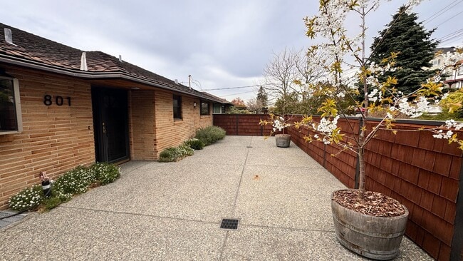 Foto del edificio - 4 Bedroom 2 Bath House in Renton