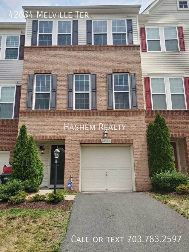 Primary Photo - STUNNING 3 LEVEL TOWNHOUSE WITH SS APPLIAN...