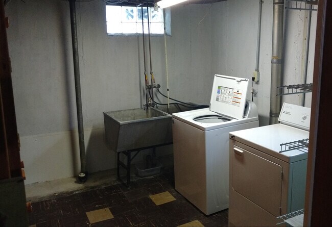 Laundry Room - 615 E Bloomfield Ave