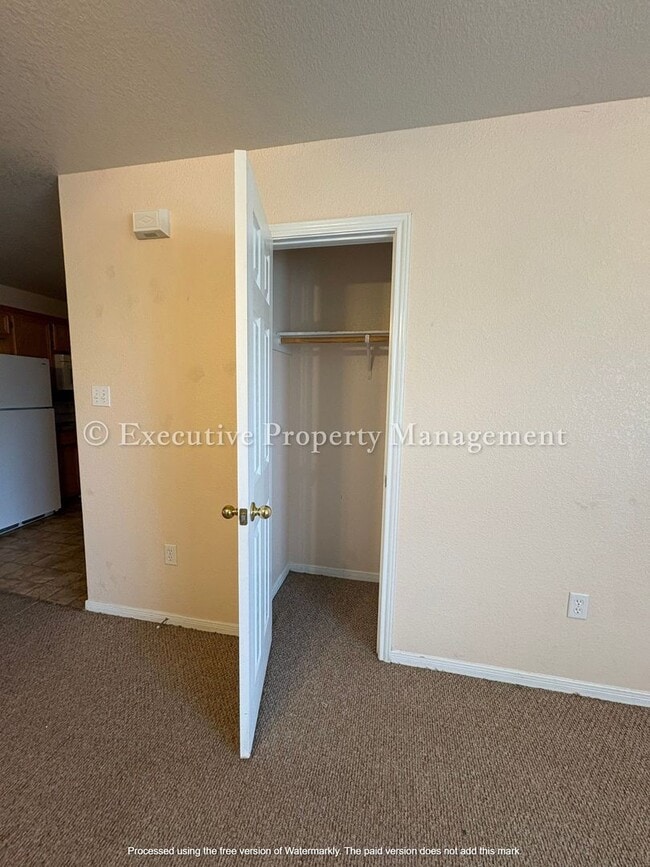 Building Photo - 331 Janelle Dr