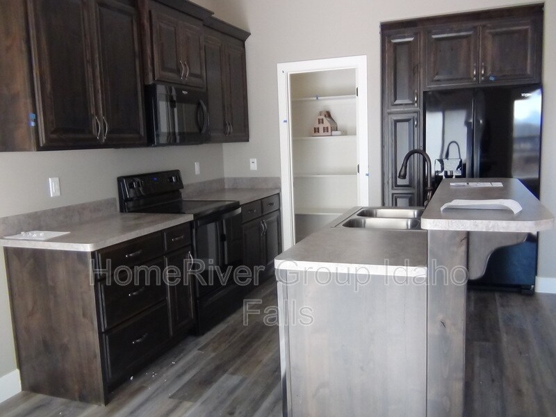 Foto principal - 3342 E Kathaway Ln