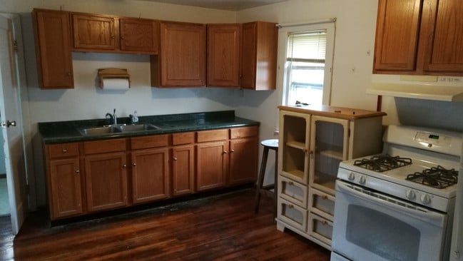 Kitchen - 1133 E Kane Pl