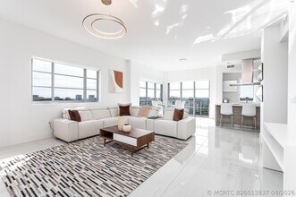 Building Photo - 155 E Boca Raton Rd