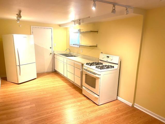 Building Photo - 1 bedroom in CHICAGO IL 60649