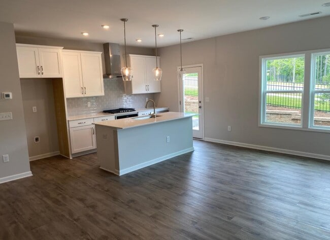 Kitchen - 814 Oak Center Dr