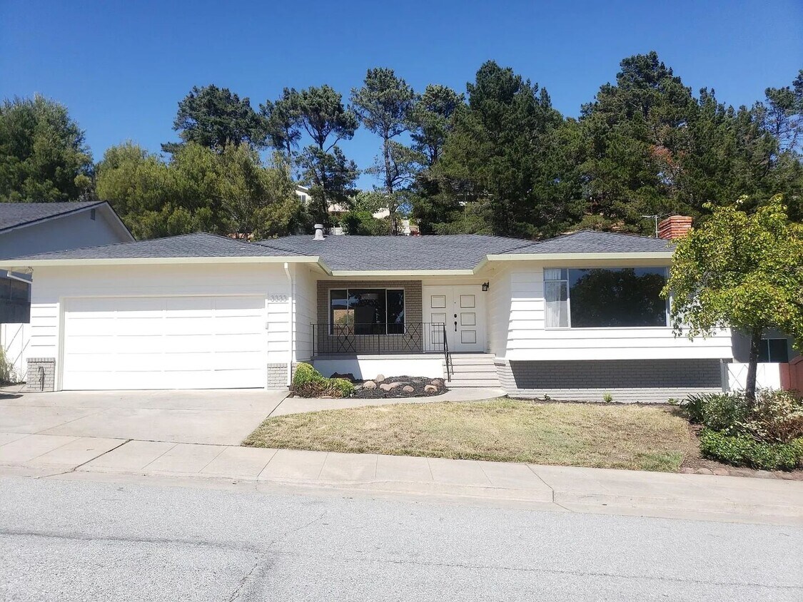 Foto principal - Charming San Mateo Home in a Quiet Country...