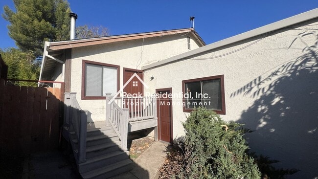 Building Photo - A Very Nice 3bd/2ba Orangevale Duplex with 1-Car Garage