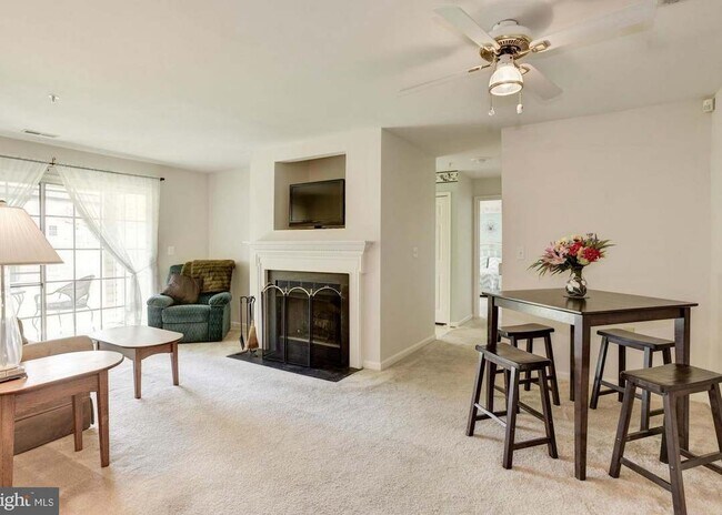 Building Photo - 1402 Bonnett Pl