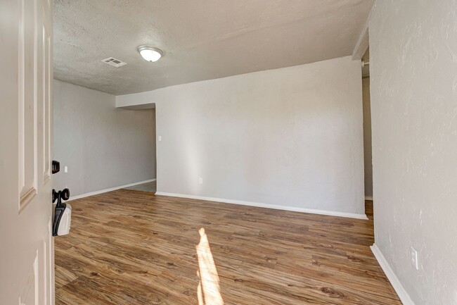 Foto del edificio - Modern 3-Bedroom Home in Prime Oklahoma Ci...