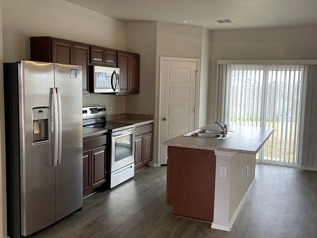 Foto del edificio - *$99 MOVE-IN SPECIAL* | Four Bedroom | Two...