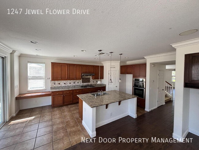 Building Photo - 1247 Jewel Flower Dr