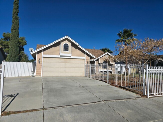 Foto del edificio - 4349 E Ave Q-12