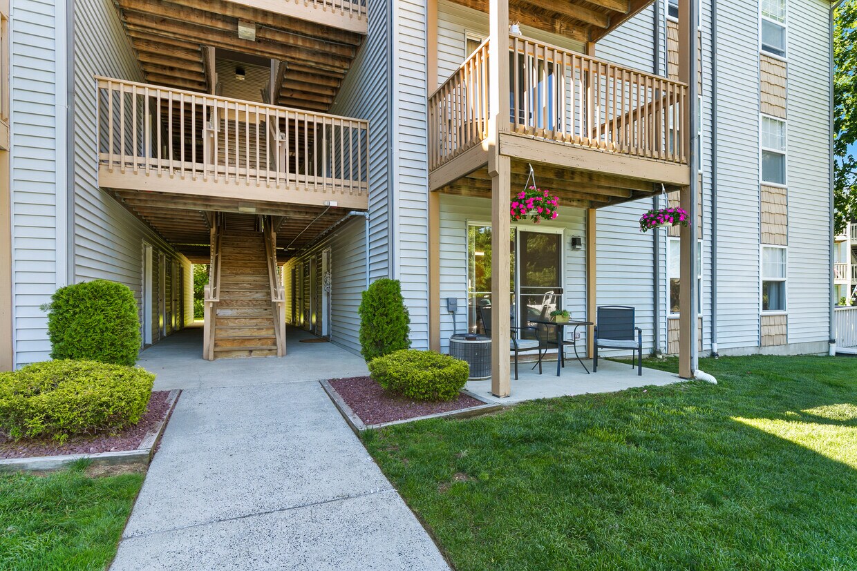 California Apartments 400 Manor Dr Absecon, NJ