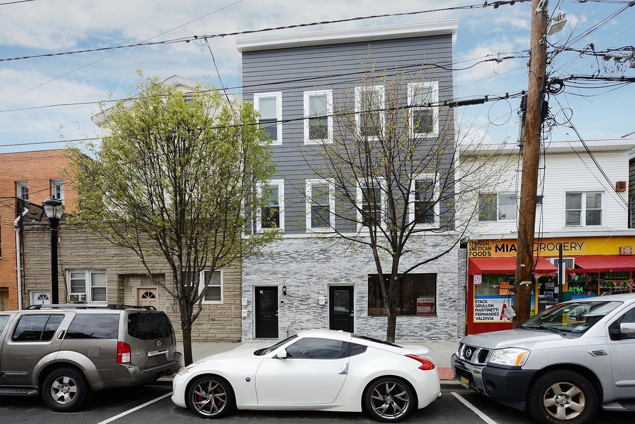 Primary Photo - 509 New York Ave