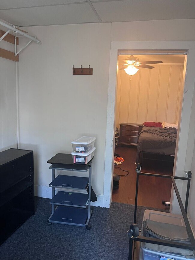 Foto del edificio - Large home on corner lot in Woodbine, Great Front Porch, Blocks from Coffee Shop, Easy Interstate...