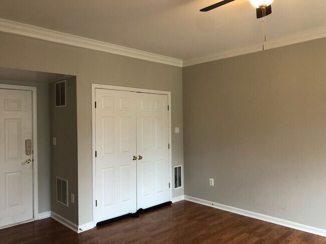 Foto del edificio - Spacious 3 Bedroom Townhome in Huntington