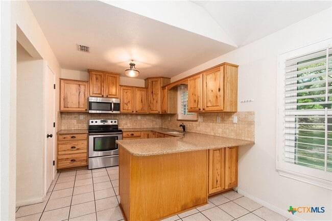 Building Photo - 11 Basswood Ct