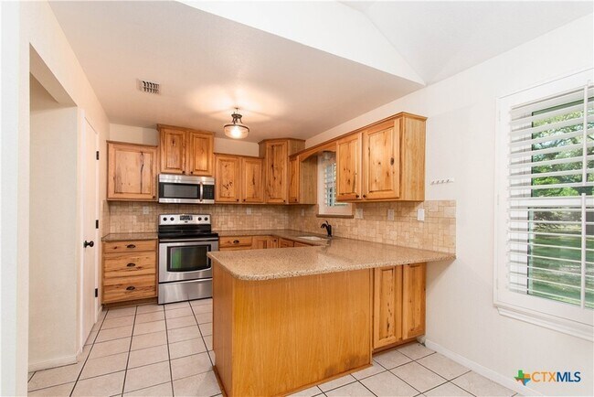 Foto del edificio - 11 Basswood Ct