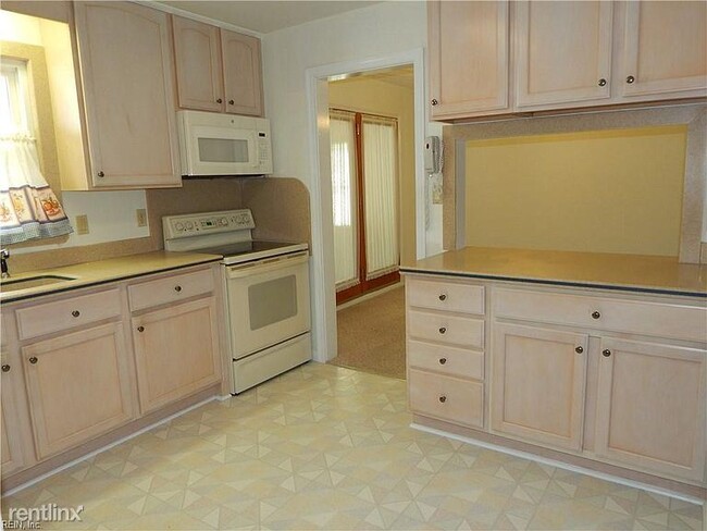 Building Photo - 3 br, 1.5 bath House - 6312 Eastport Rd
