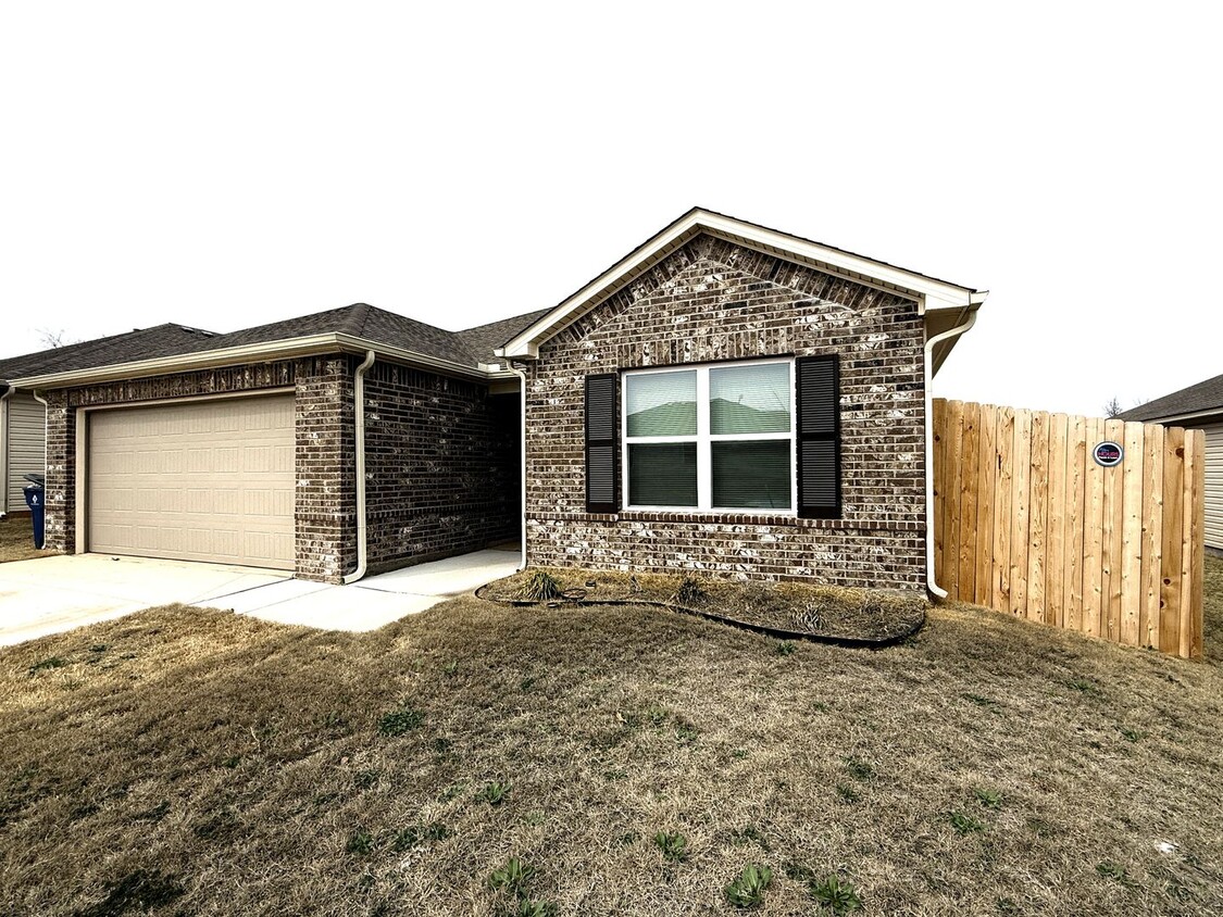 Primary Photo - Spacious & Stylish Living – The Best Deal ...