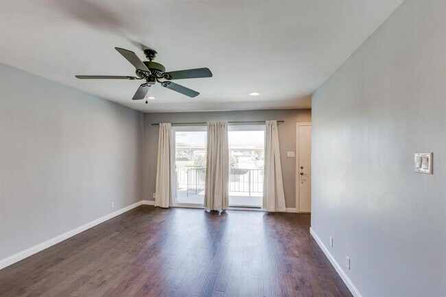 Building Photo - 5325 Fleetwood Oaks Ave