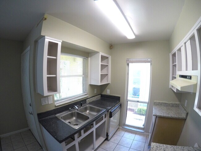 Foto del edificio - 1914 W Waters Ave