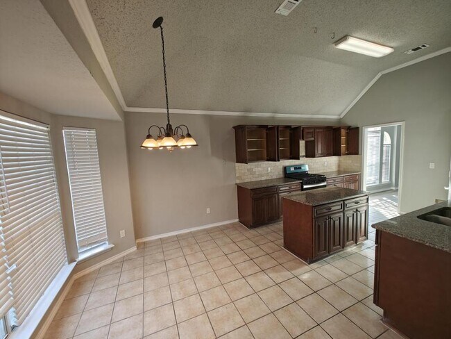 Building Photo - 8504 Pebblebrook Dr