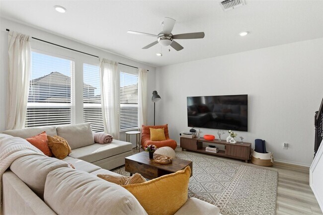 Foto del edificio - 13405 Dolley Madison St