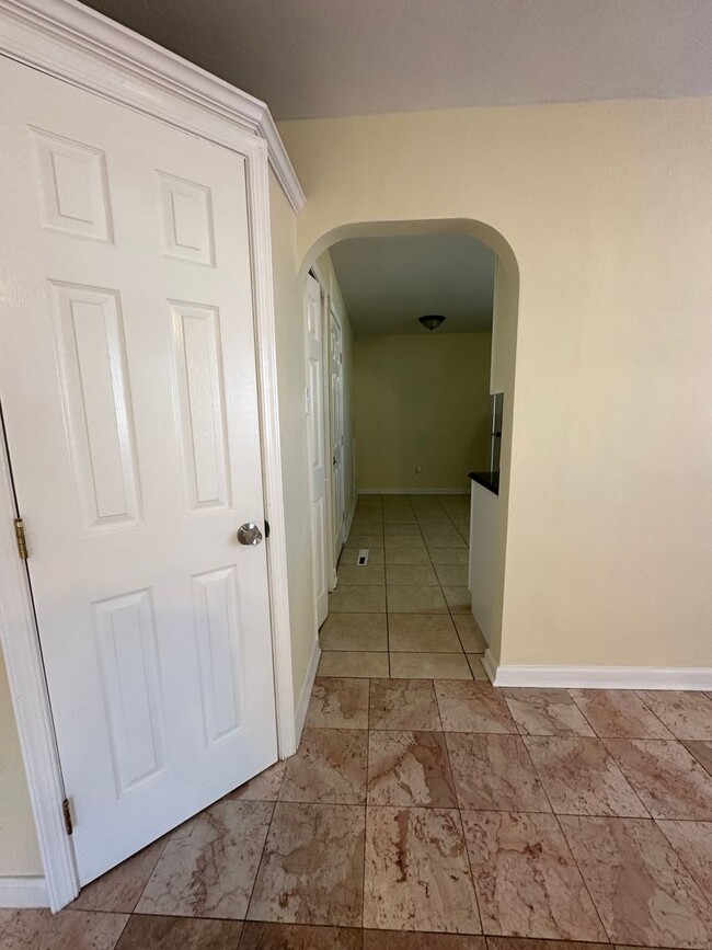 Building Photo - Malibu-4 Bedroom 2 Bath Single Family home