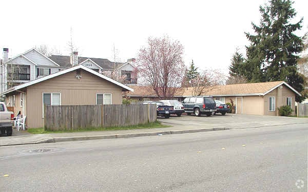  - 2801 NE 12th St