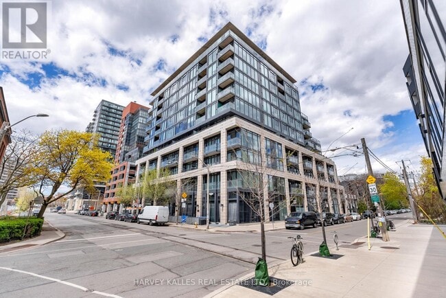 Building Photo - 8 Dovercourt Rd