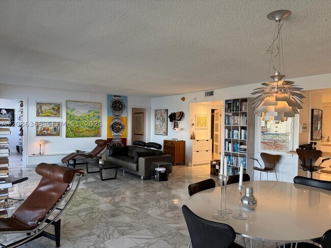 Foto del edificio - 1800 NE 114th St