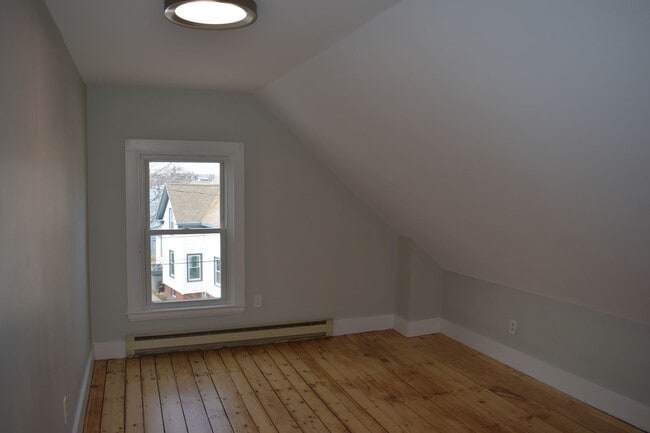 Building Photo - 204 High St