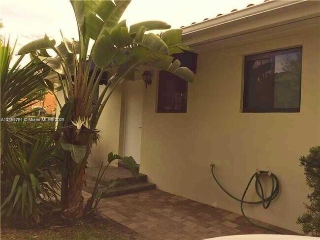 Foto del edificio - 3400 S Le Jeune Rd