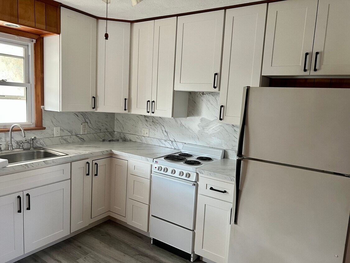 Kitchen - 1277 Lord Sterling Rd