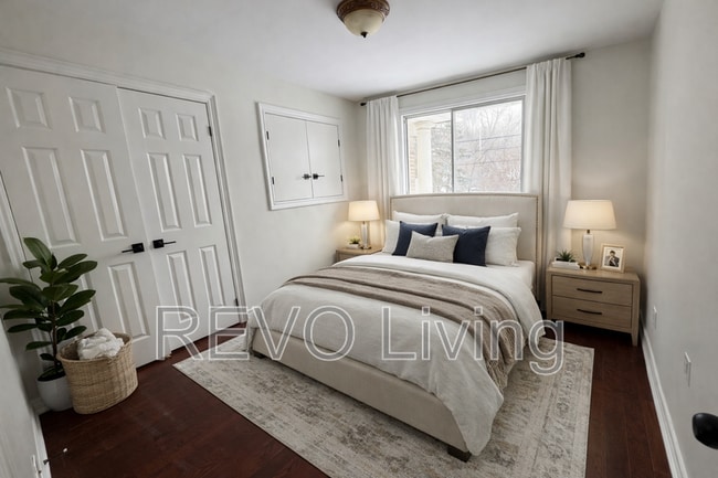 Building Photo - 1490 York Rd