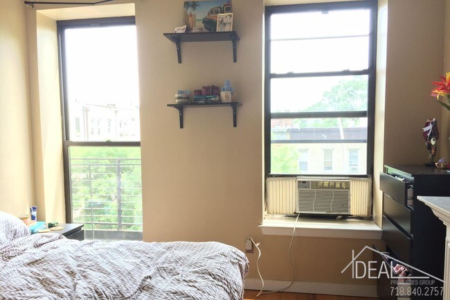 Foto del edificio - 912 St Johns Pl