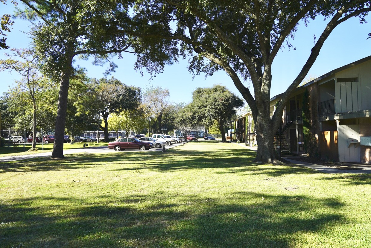 Primary Photo - 1101 E Main St