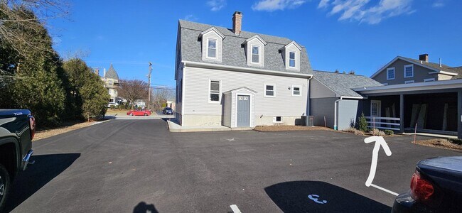 Foto del edificio - 606 Putnam Pike