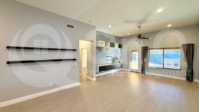 Foto del edificio - 271 W Brooks St