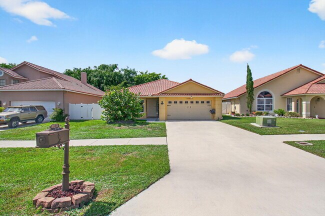 Building Photo - 10332 Islander Dr