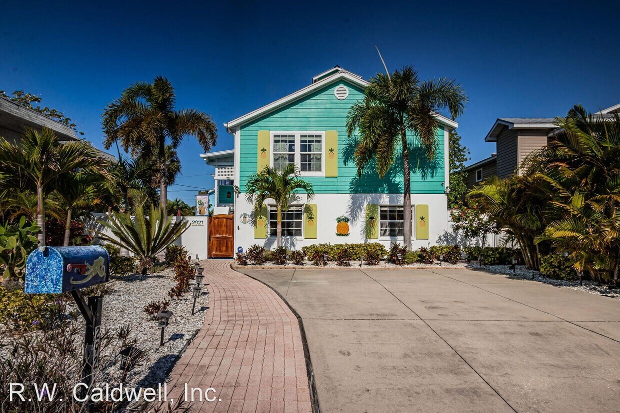 Primary Photo - 3 br, 3 bath House - 2921 Dupont Street S