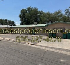 Building Photo - 903 N Gladeview Dr