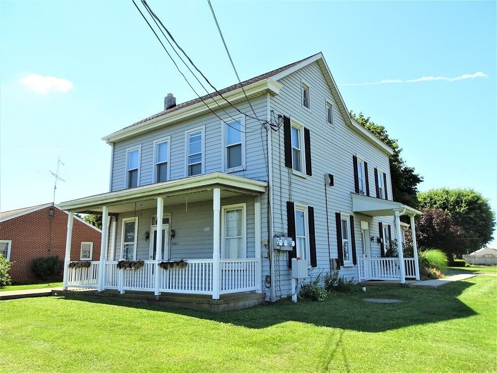 456 E Main St, LeacockLeolaBareville, PA 17540 Room for Rent in
