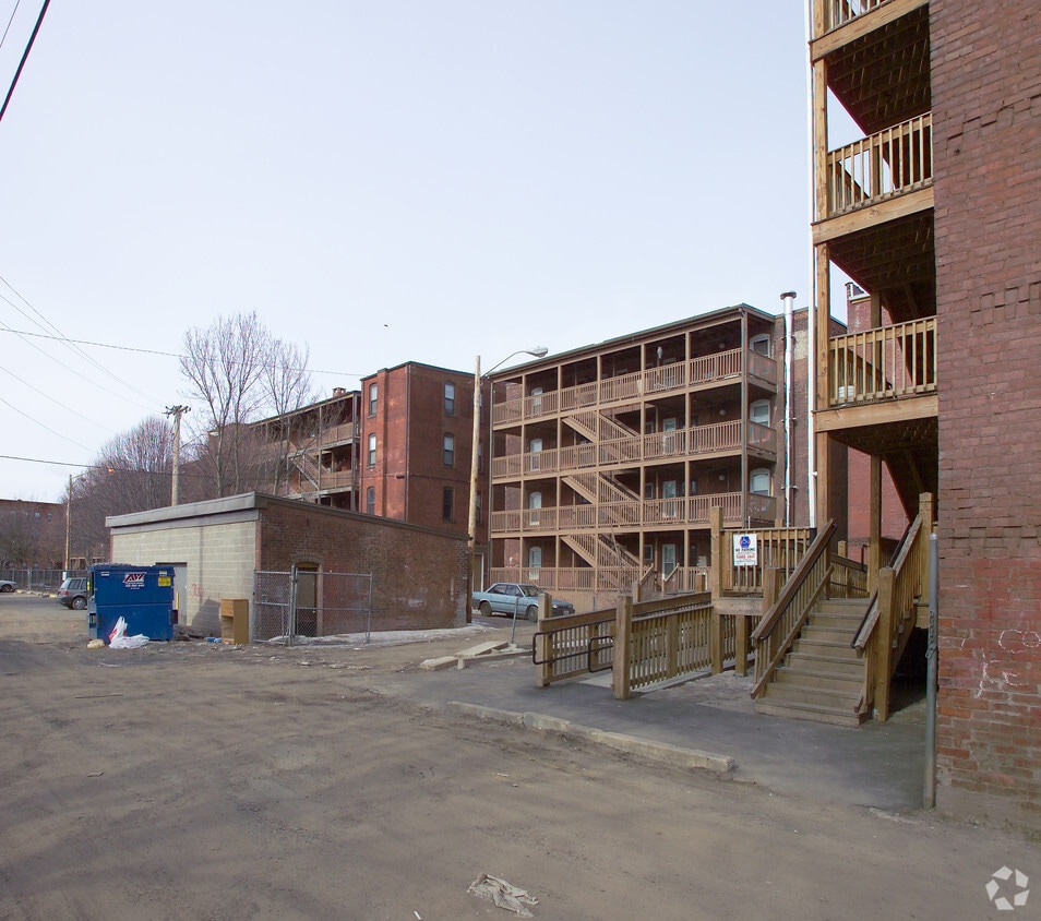 Foto del edificio - 554-556 S Summer St