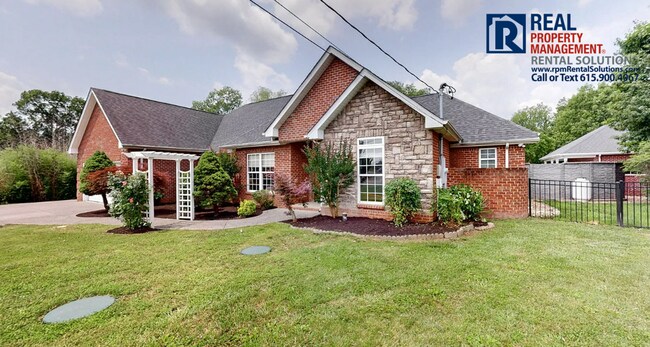 Foto del edificio - Stunning Home with Guest House and Creek Views in Cascade Falls! Inground pool & attached garage!