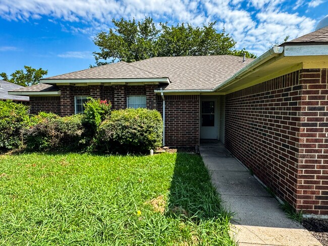 Foto del edificio - 3016 Eastland Ave