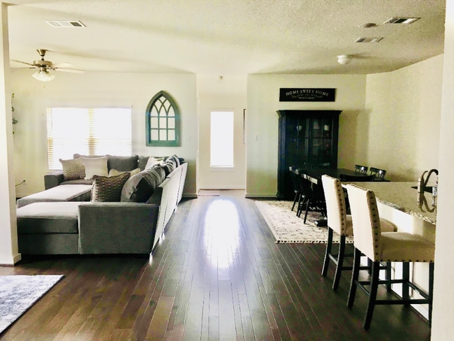 Foto del edificio - 741 Carol Dr