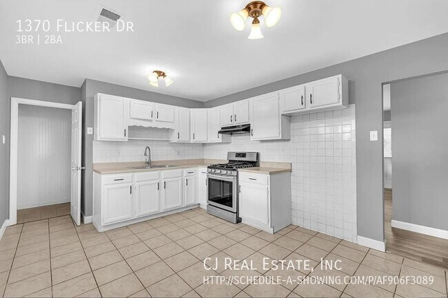Building Photo - 1370 Flicker Dr